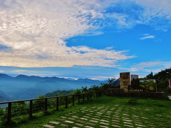Another beautiful view on the way up to Alishan. It's a nice drive if you can somehow avoid the tour buses.