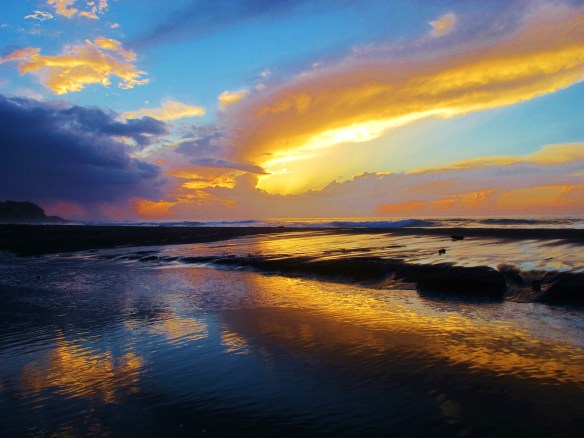 Sunrise at a beach near Dulan, Taitung County (photo taken summer 2013). 